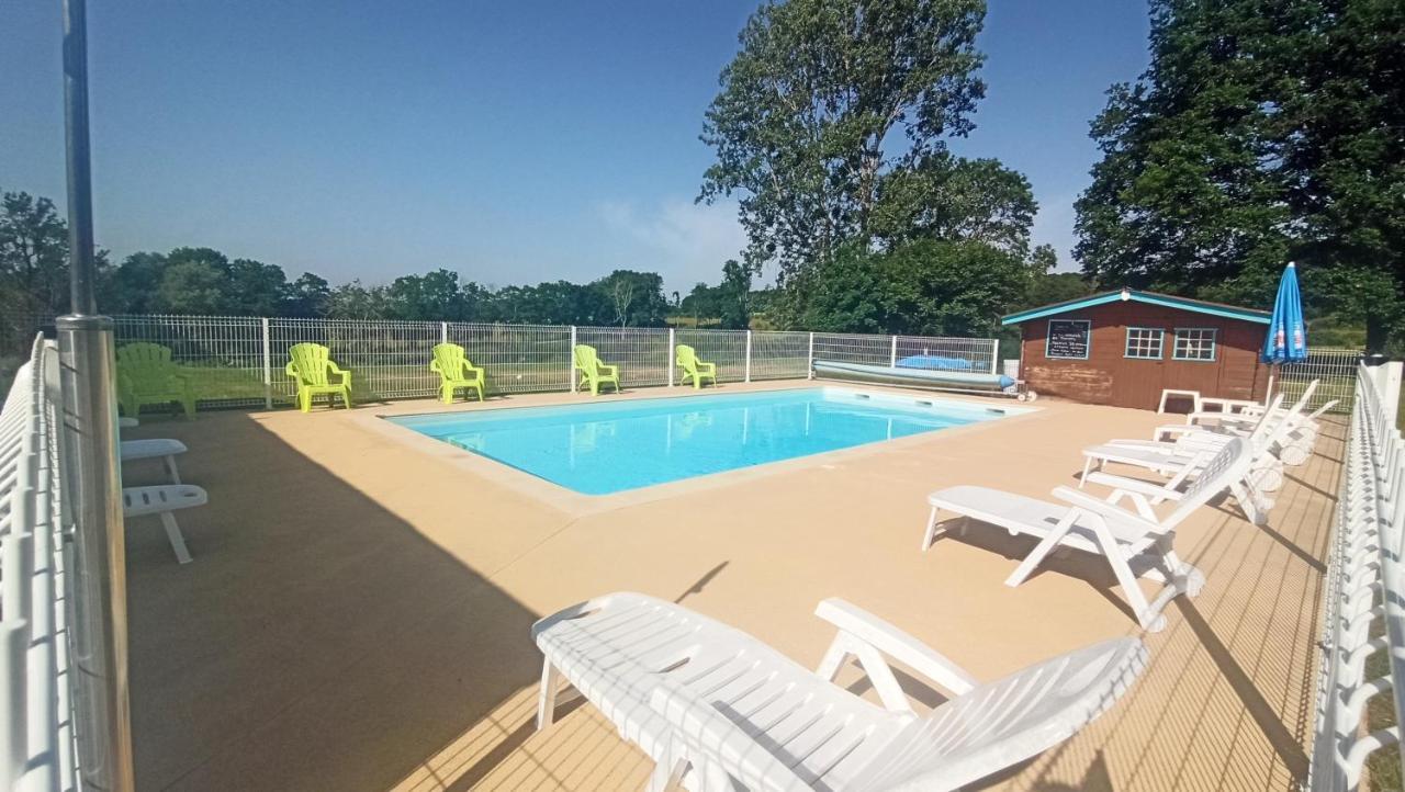 Camping Des Papillons Lalizolle Exteriér fotografie