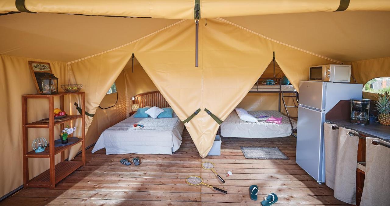 Camping Des Papillons Lalizolle Exteriér fotografie