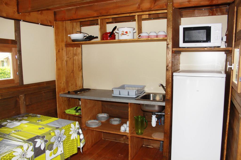 Camping Des Papillons Lalizolle Exteriér fotografie
