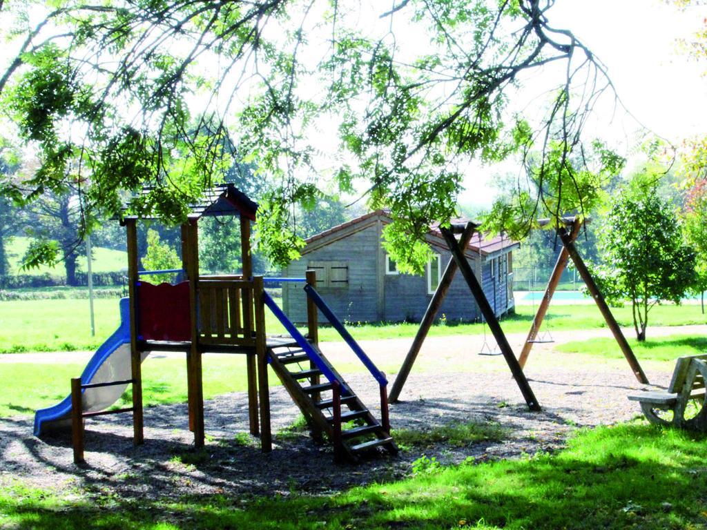 Camping Des Papillons Lalizolle Exteriér fotografie