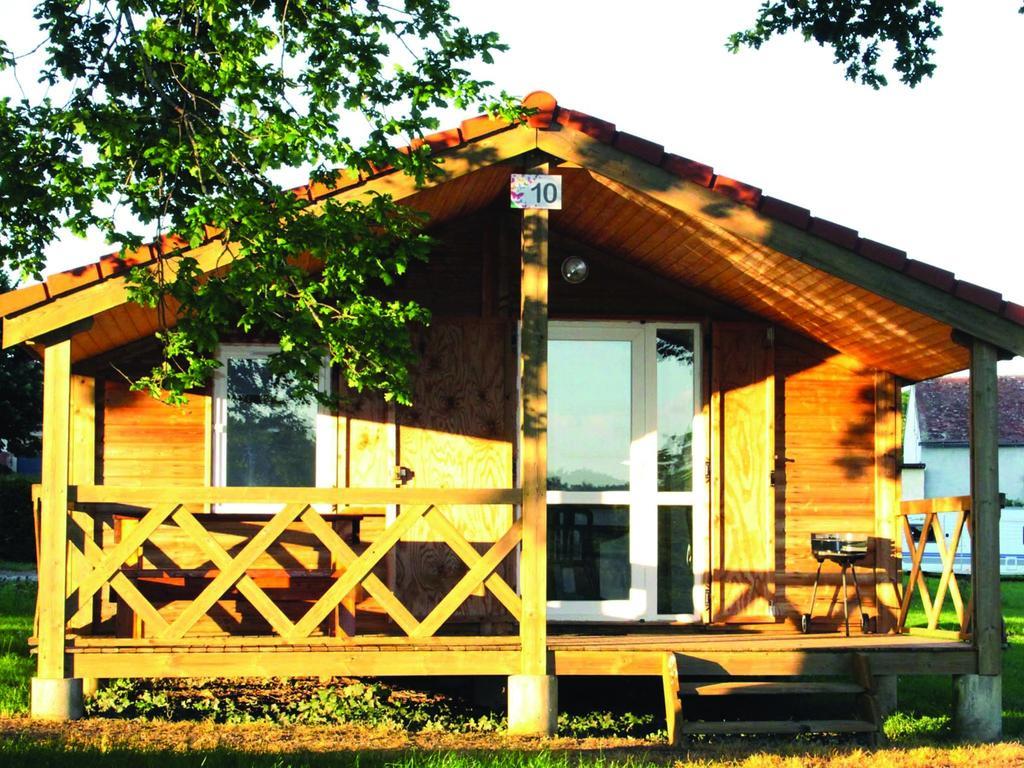 Camping Des Papillons Lalizolle Exteriér fotografie