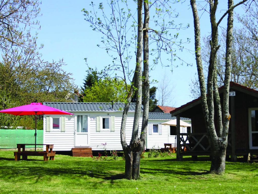 Camping Des Papillons Lalizolle Exteriér fotografie