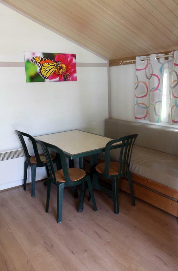 Camping Des Papillons Lalizolle Exteriér fotografie