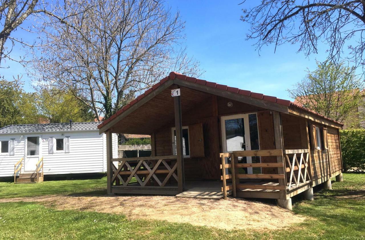 Camping Des Papillons Lalizolle Exteriér fotografie