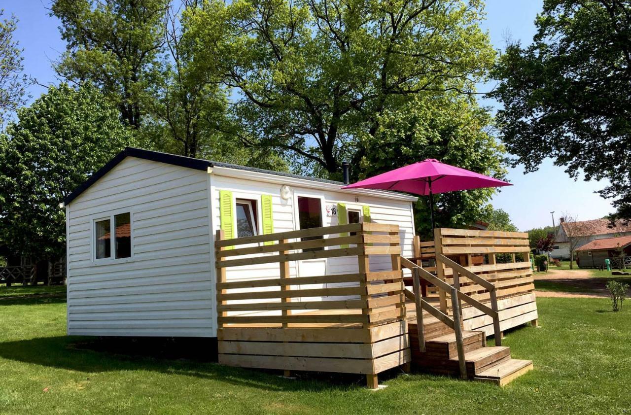 Camping Des Papillons Lalizolle Exteriér fotografie
