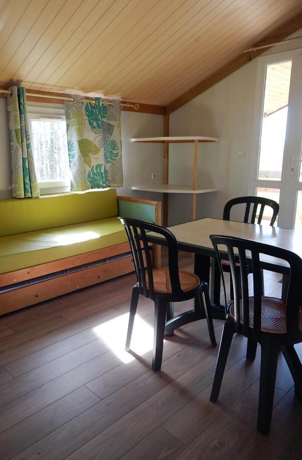 Camping Des Papillons Lalizolle Exteriér fotografie