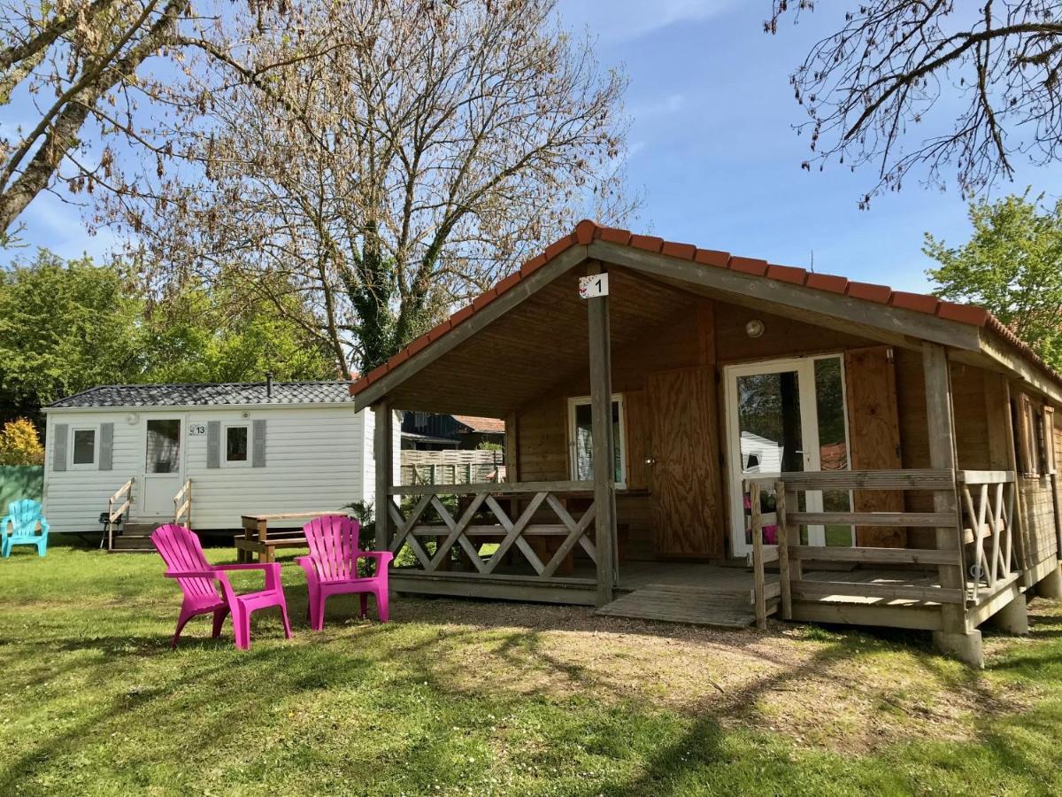 Camping Des Papillons Lalizolle Exteriér fotografie